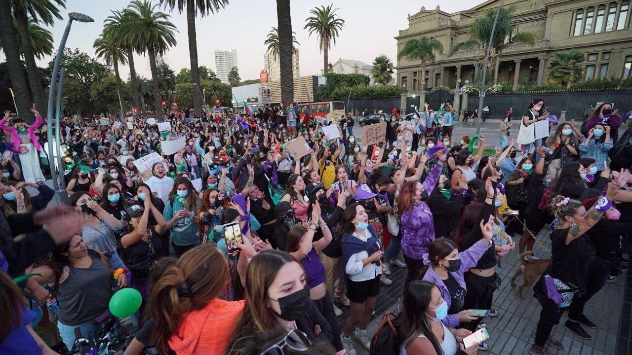 c4cd2f27-f100-4916-8caa-85656aa06334-1